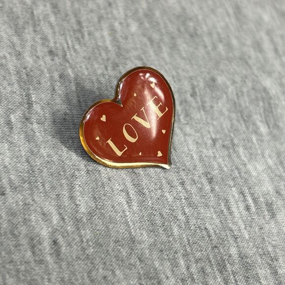 RED HEART LAPEL PIN 1”  Tiny Cute “LOVE” Lapel Hat Tie Tack Badge Valentines Day - Picture 3 of 10